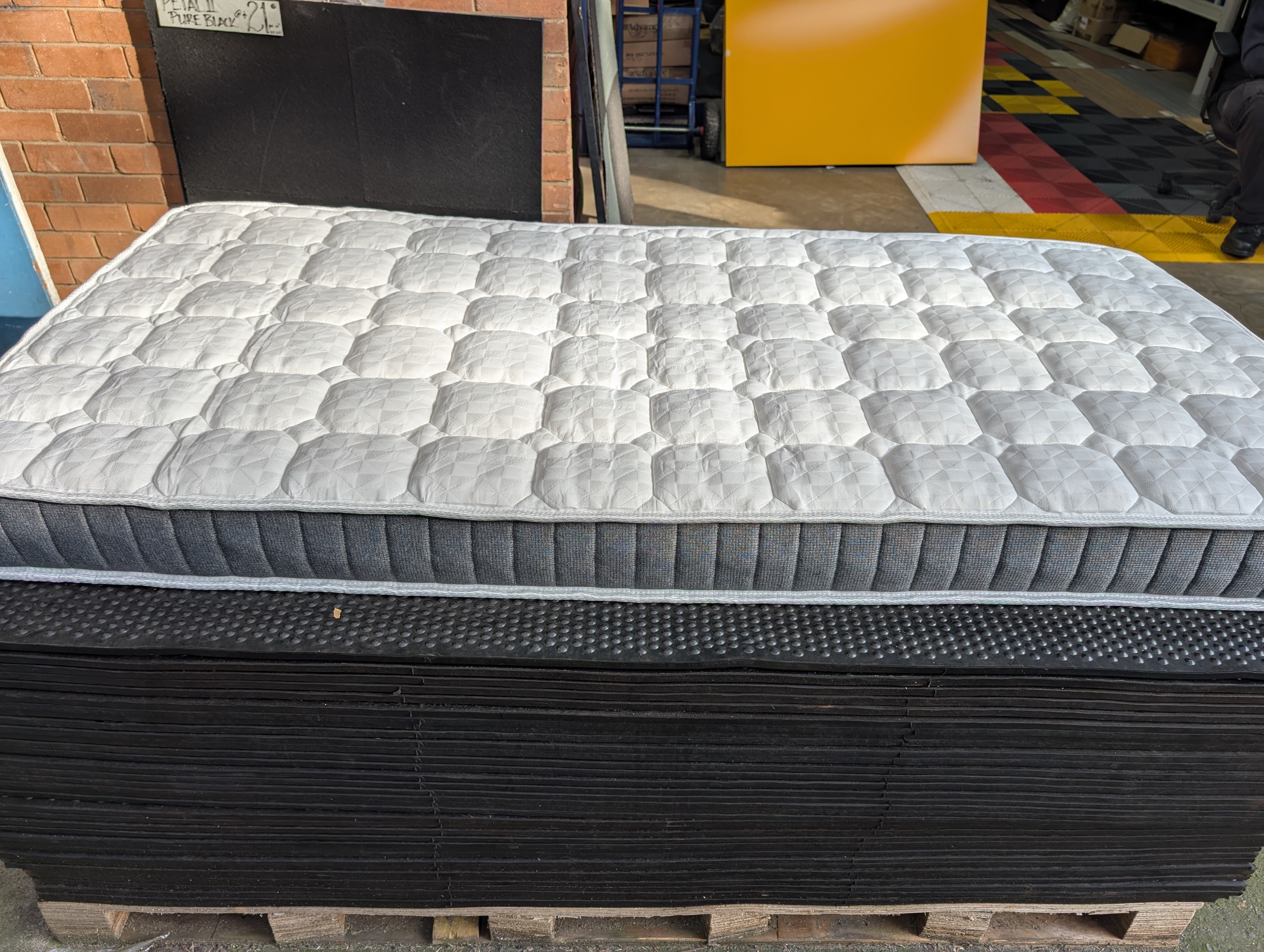  beds-and-mattresses product-details Single-mattress-pocket-sprung-medium-firm-support-model-bdm-1872PXL_20250530_042753657.MP